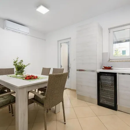 Lovely In Vabriga With Wifi Casa vacanze